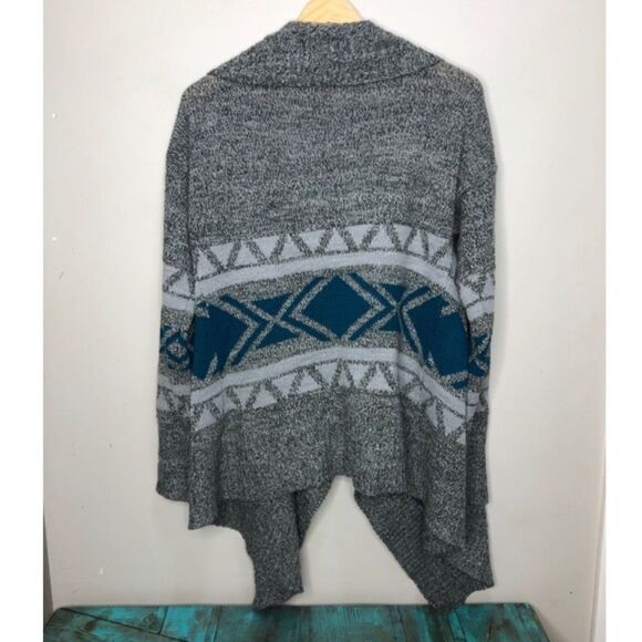 Romeo & Juliet Couture Aztec Sweater Size Small - Picture 3 of 8